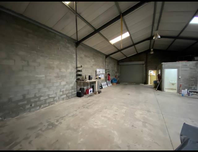 150M² WAREHOUSE TO LET IN STRAND INDUSTRIA